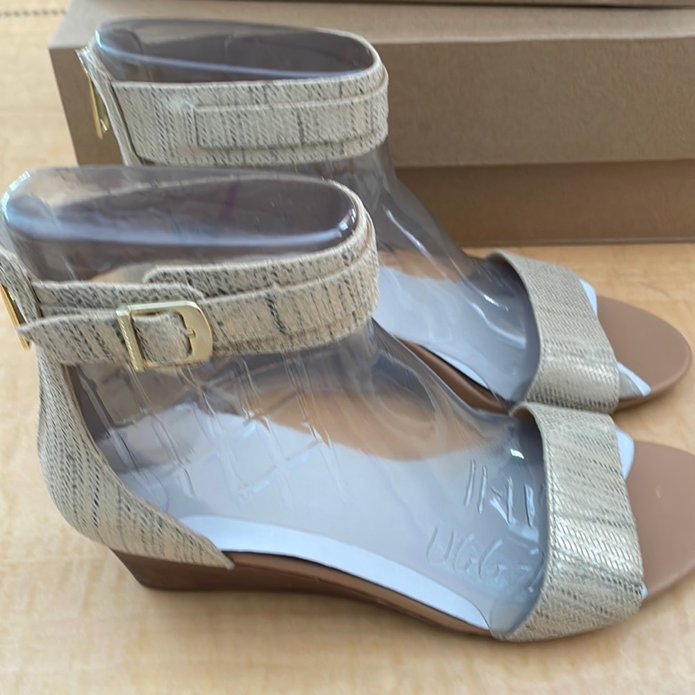 Ugg Women’s Chart Metallic Sandal